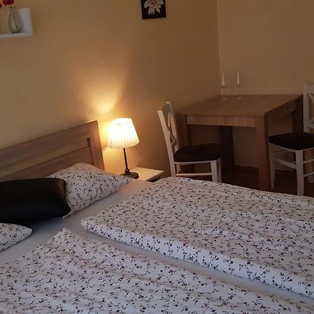 Apartman Lotos Mikulov Zewnętrze zdjęcie
